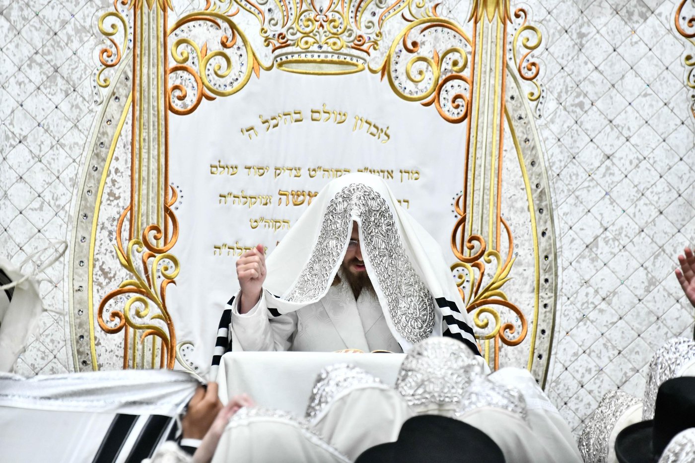 מוצאי יום כיפור בחצה"ק סאדיגורה