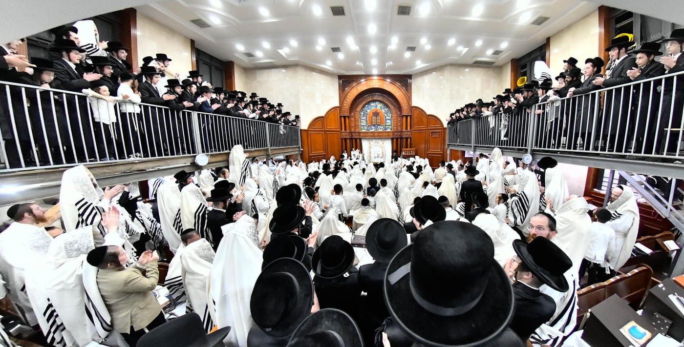מוצאי יום כיפור בחצה"ק סאדיגורה