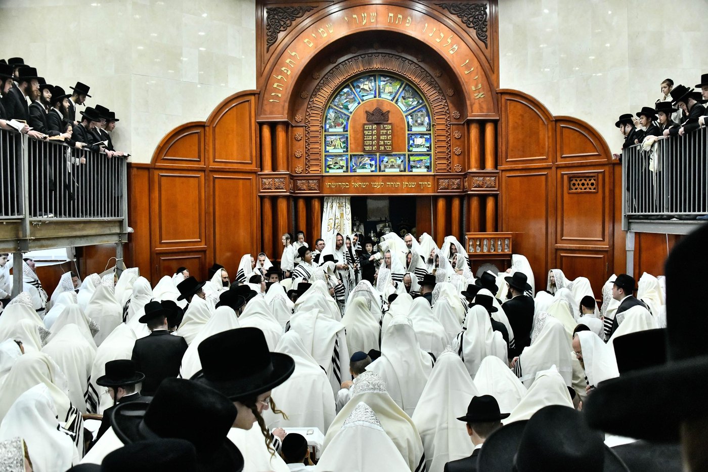 מוצאי יום כיפור בחצה"ק סאדיגורה