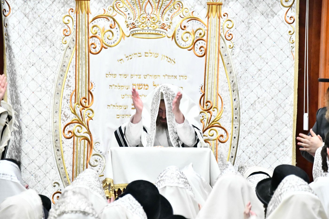 מוצאי יום כיפור בחצה"ק סאדיגורה