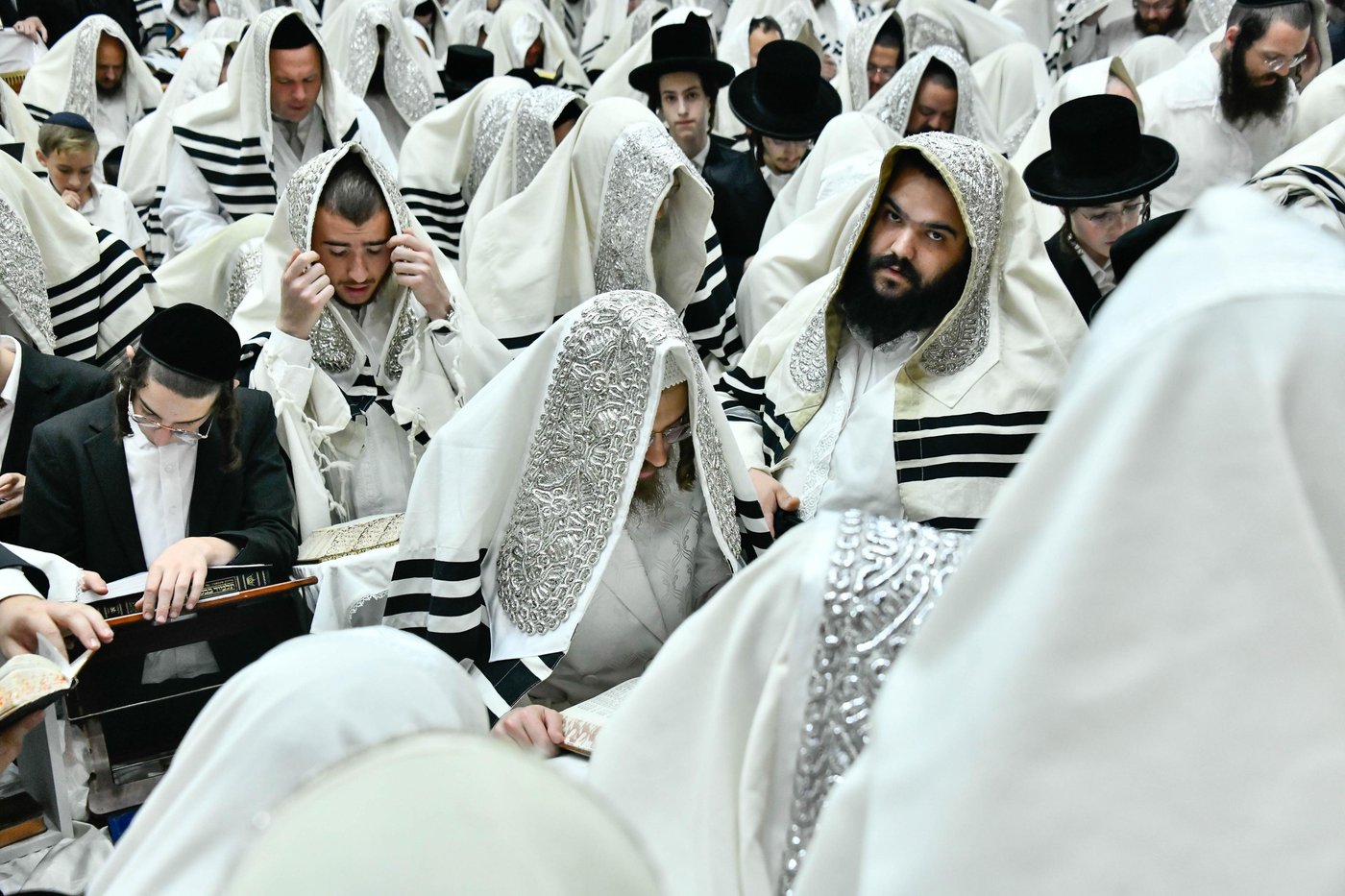 מוצאי יום כיפור בחצה"ק סאדיגורה