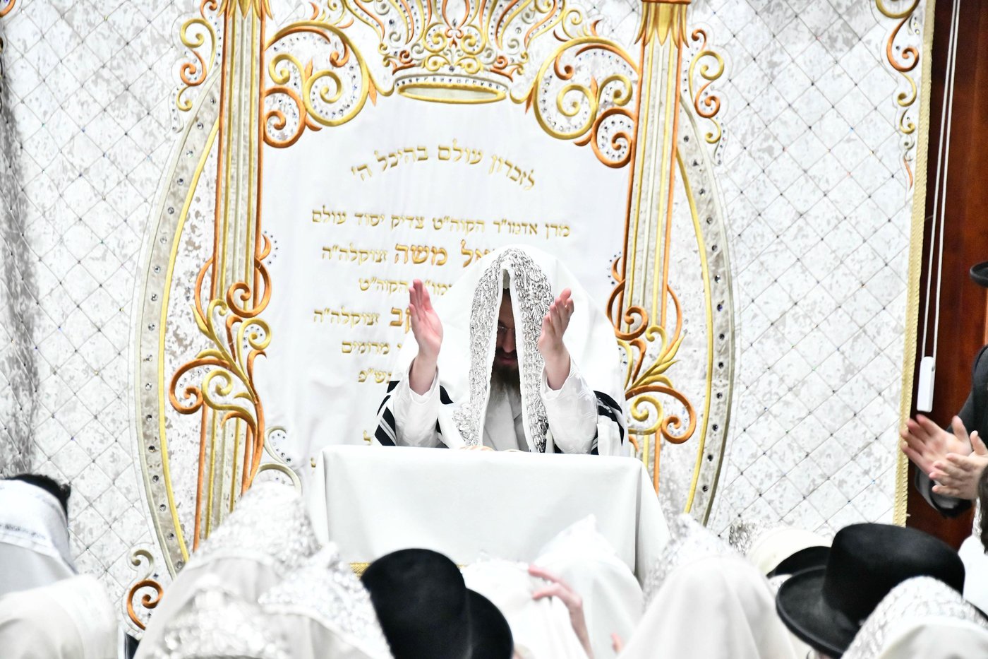 מוצאי יום כיפור בחצה"ק סאדיגורה