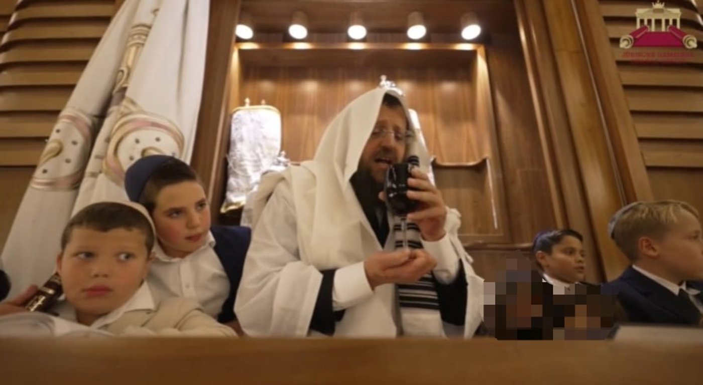 לא מתרגשים מהאנטישמיות: תיעוד מדליק ממוצאי כיפור בבירת גרמניה