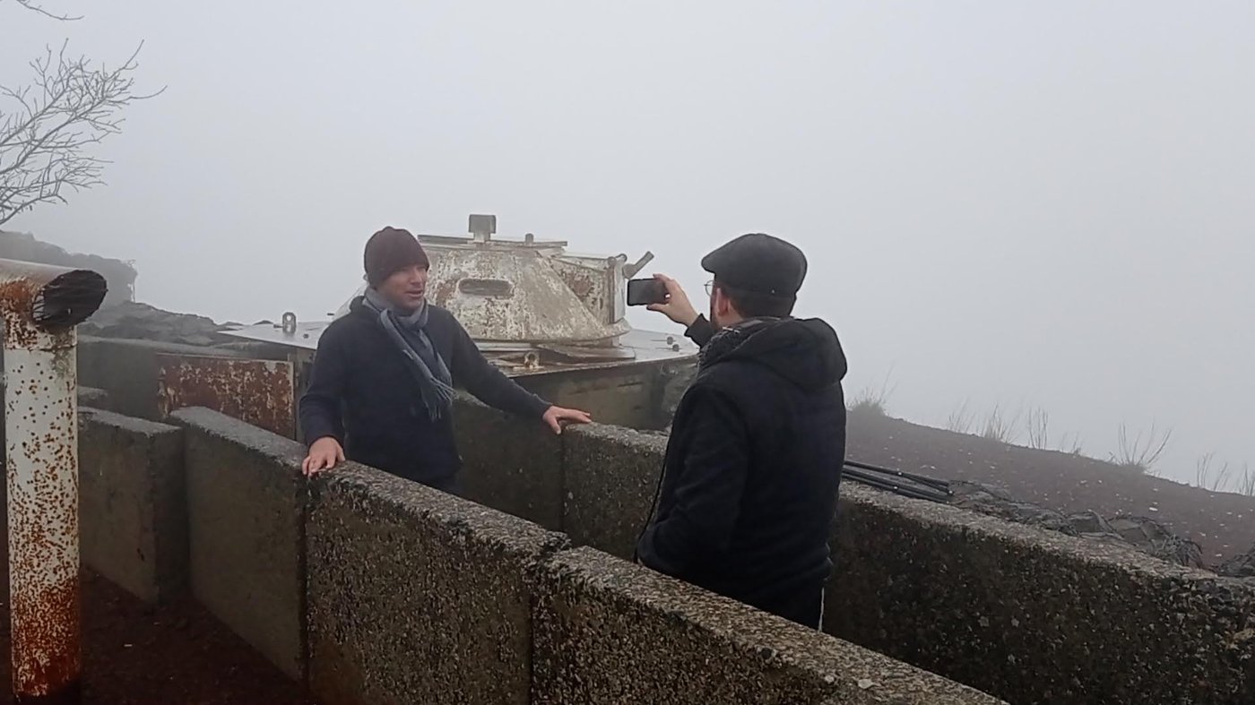 כותב השורות מראיין את ליבנה ע"ה בפסגת הר בנטל