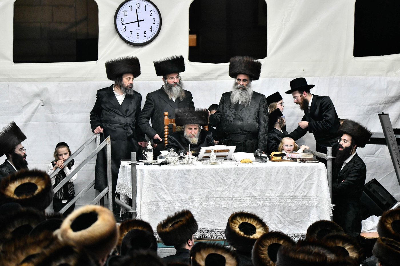 האדמו"ר מרחמסטריווקא בטיש חוה"מ סוכות