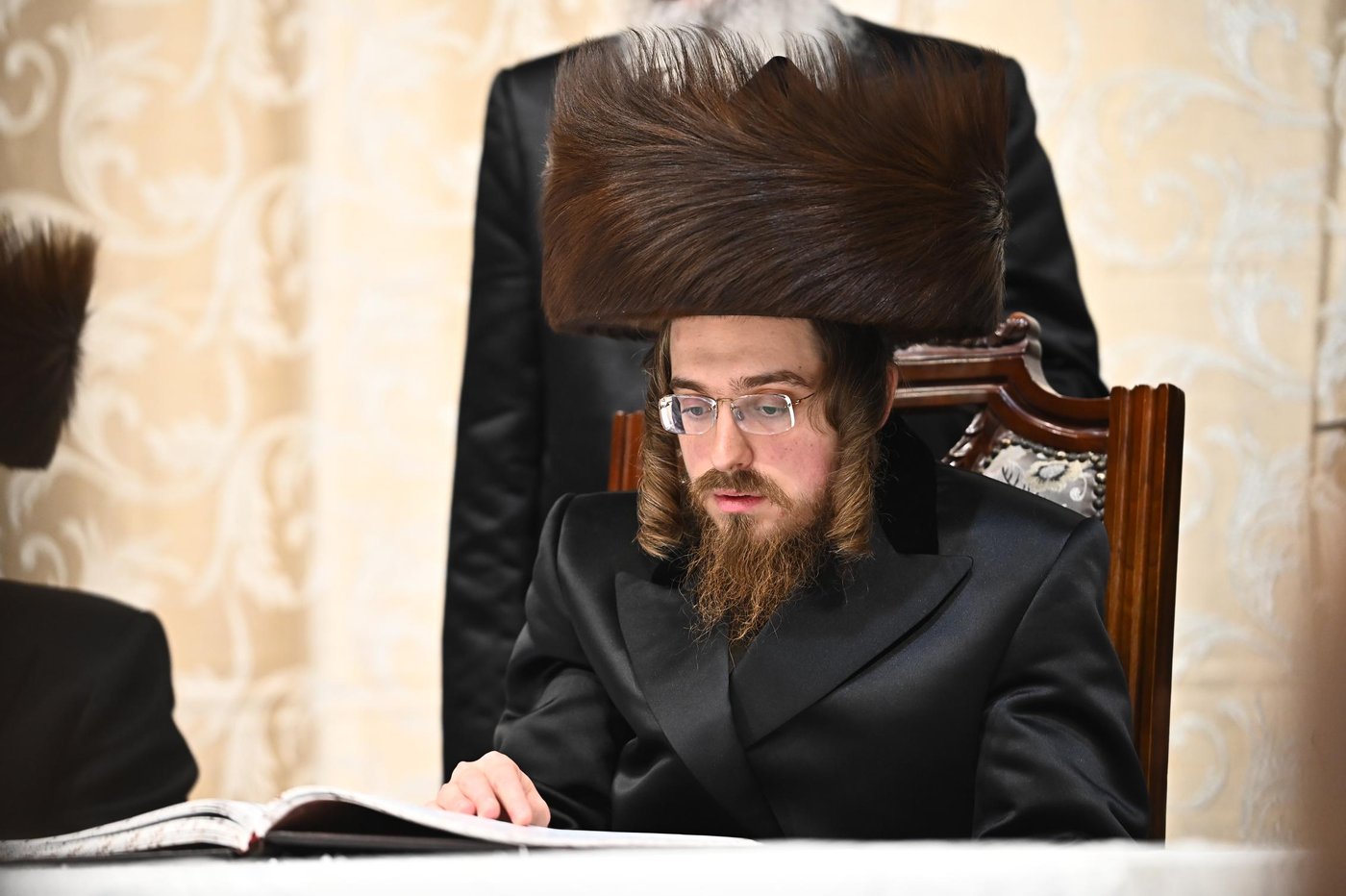 האדמו"ר מסאדיגורה בטיש חוה"מ סוכות
