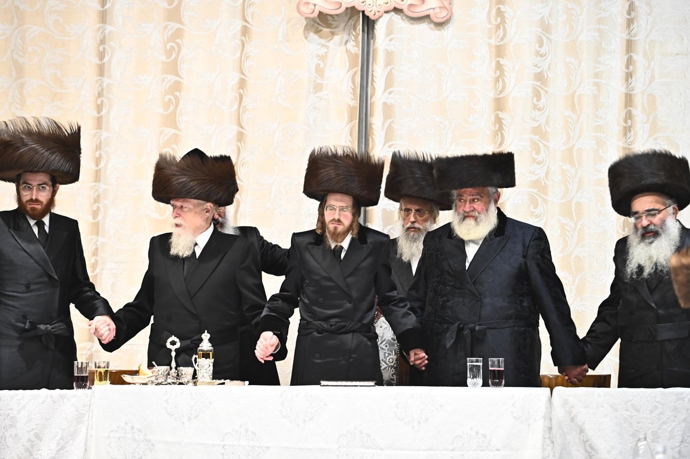 האדמו"ר מסאדיגורה בטיש חוה"מ סוכות