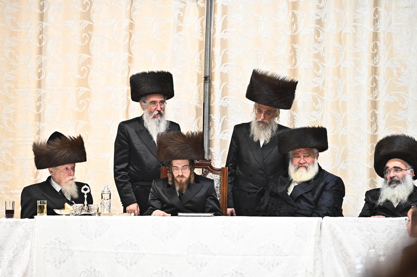 האדמו"ר מסאדיגורה בטיש חוה"מ סוכות