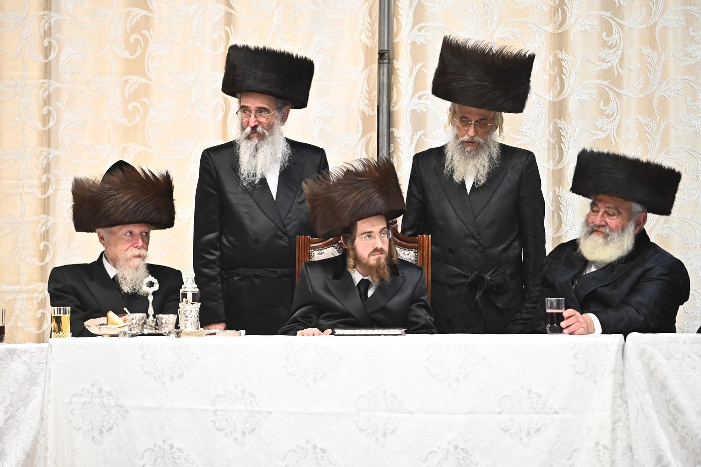 האדמו"ר מסאדיגורה בטיש חוה"מ סוכות