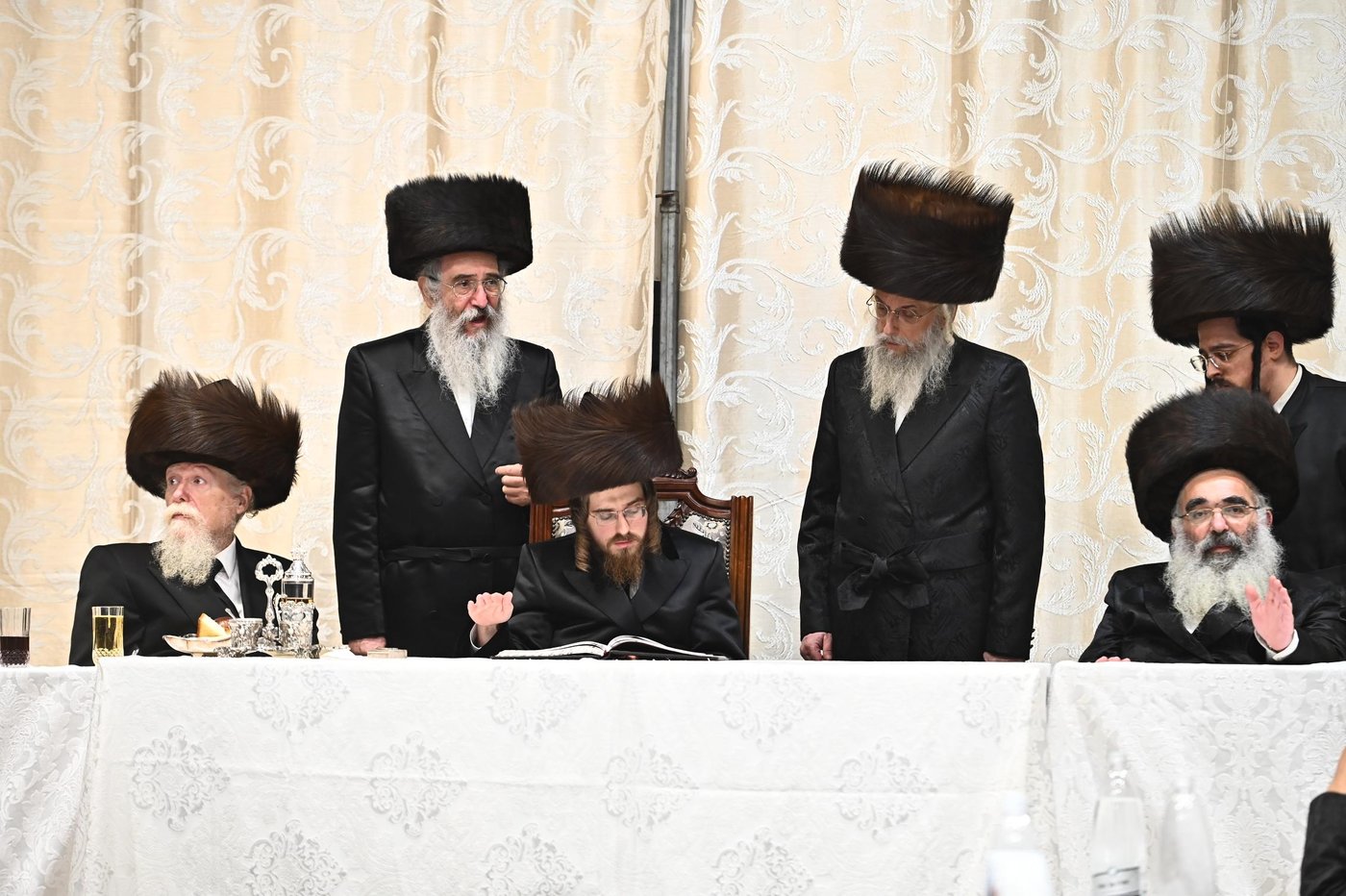 האדמו"ר מסאדיגורה בטיש חוה"מ סוכות