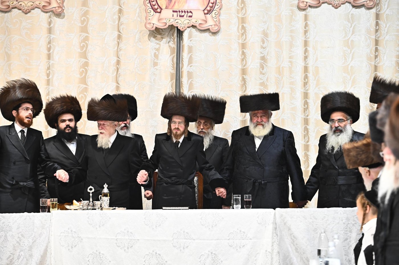 האדמו"ר מסאדיגורה בטיש חוה"מ סוכות