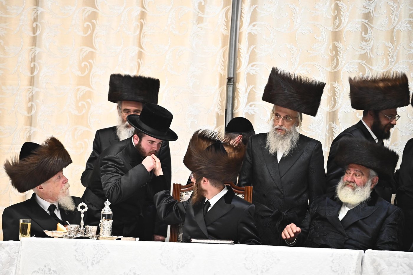 האדמו"ר מסאדיגורה בטיש חוה"מ סוכות