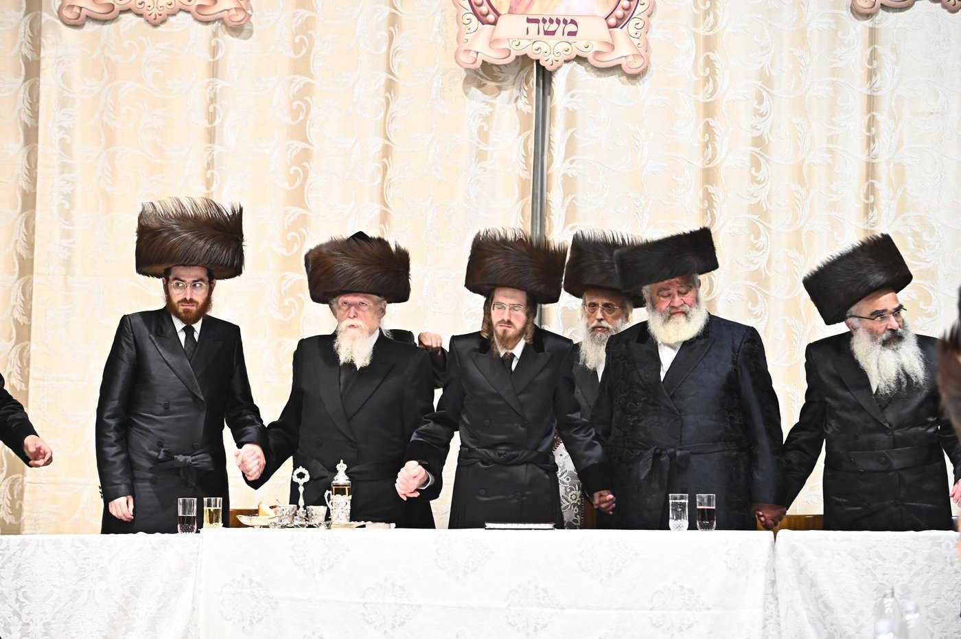האדמו"ר מסאדיגורה בטיש חוה"מ סוכות