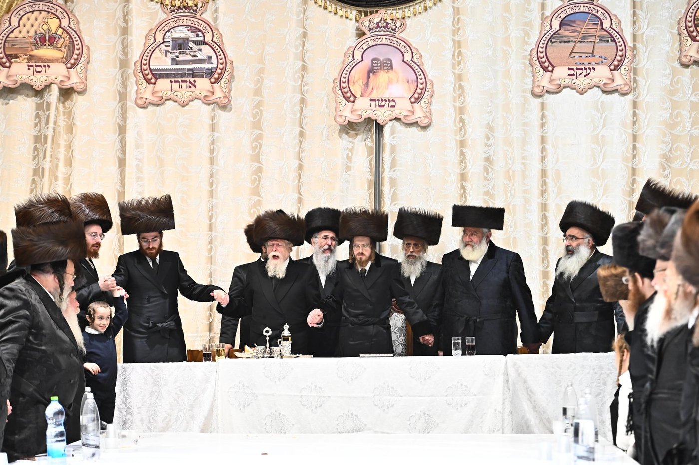 האדמו"ר מסאדיגורה בטיש חוה"מ סוכות