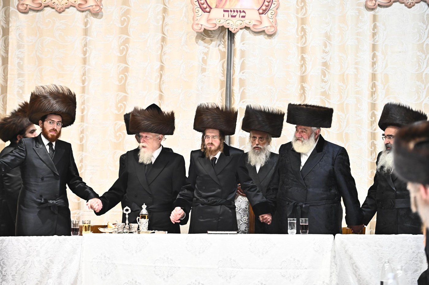 האדמו"ר מסאדיגורה בטיש חוה"מ סוכות