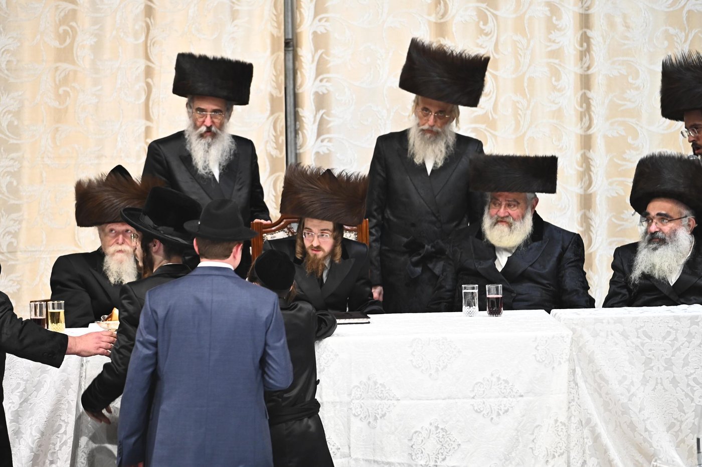 האדמו"ר מסאדיגורה בטיש חוה"מ סוכות