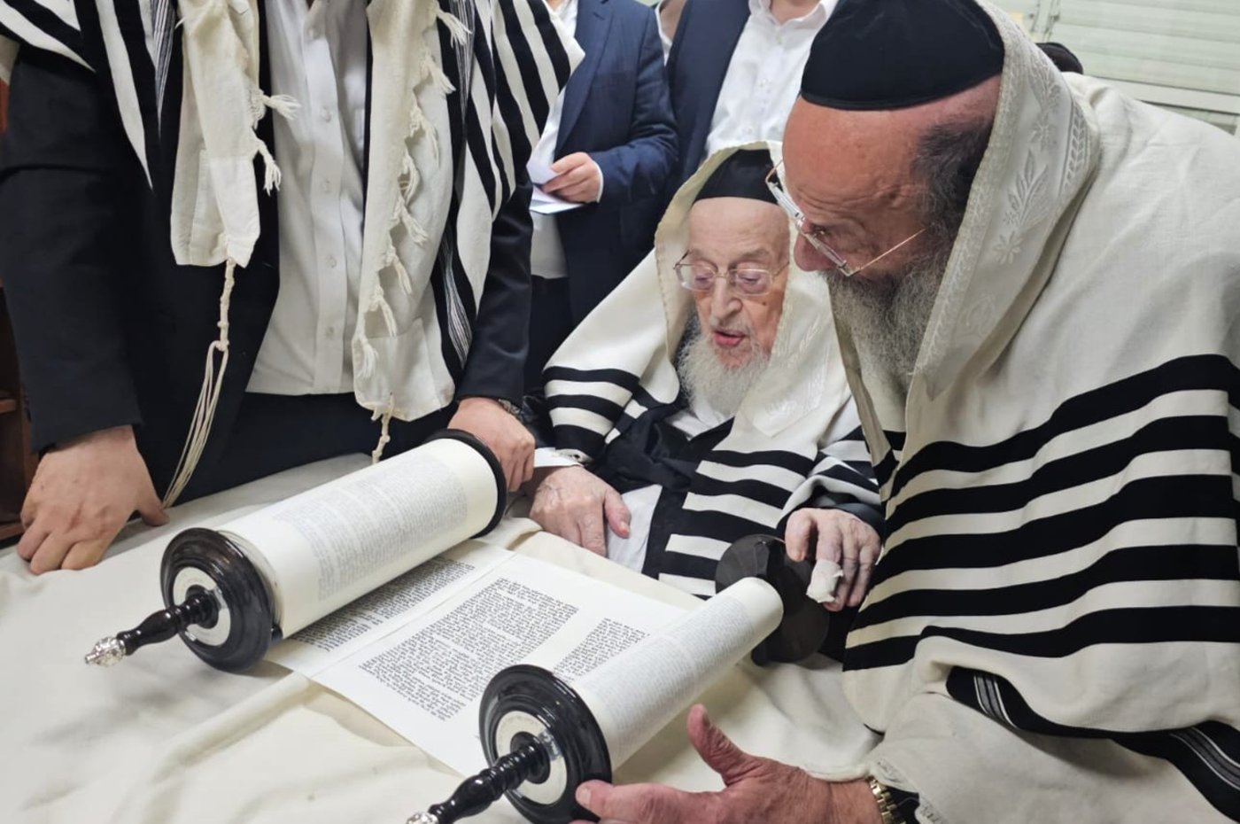 הגאון רבי מאיר צבי ברגמן בעליה לתורה