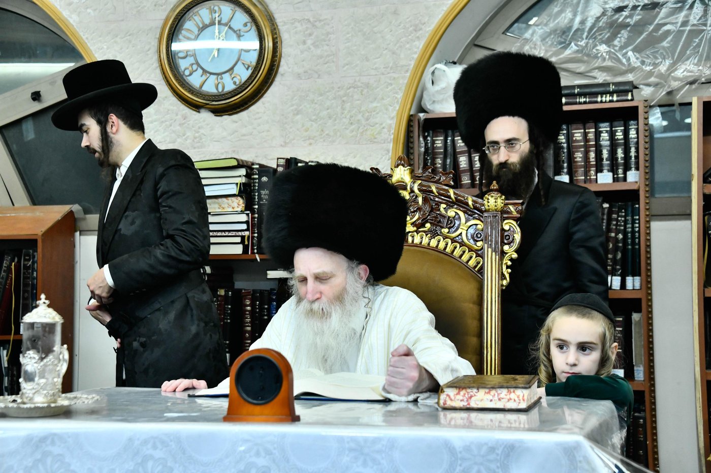 טיש חוה"מ סוכות אצל הגרי"מ מורגנשטרן