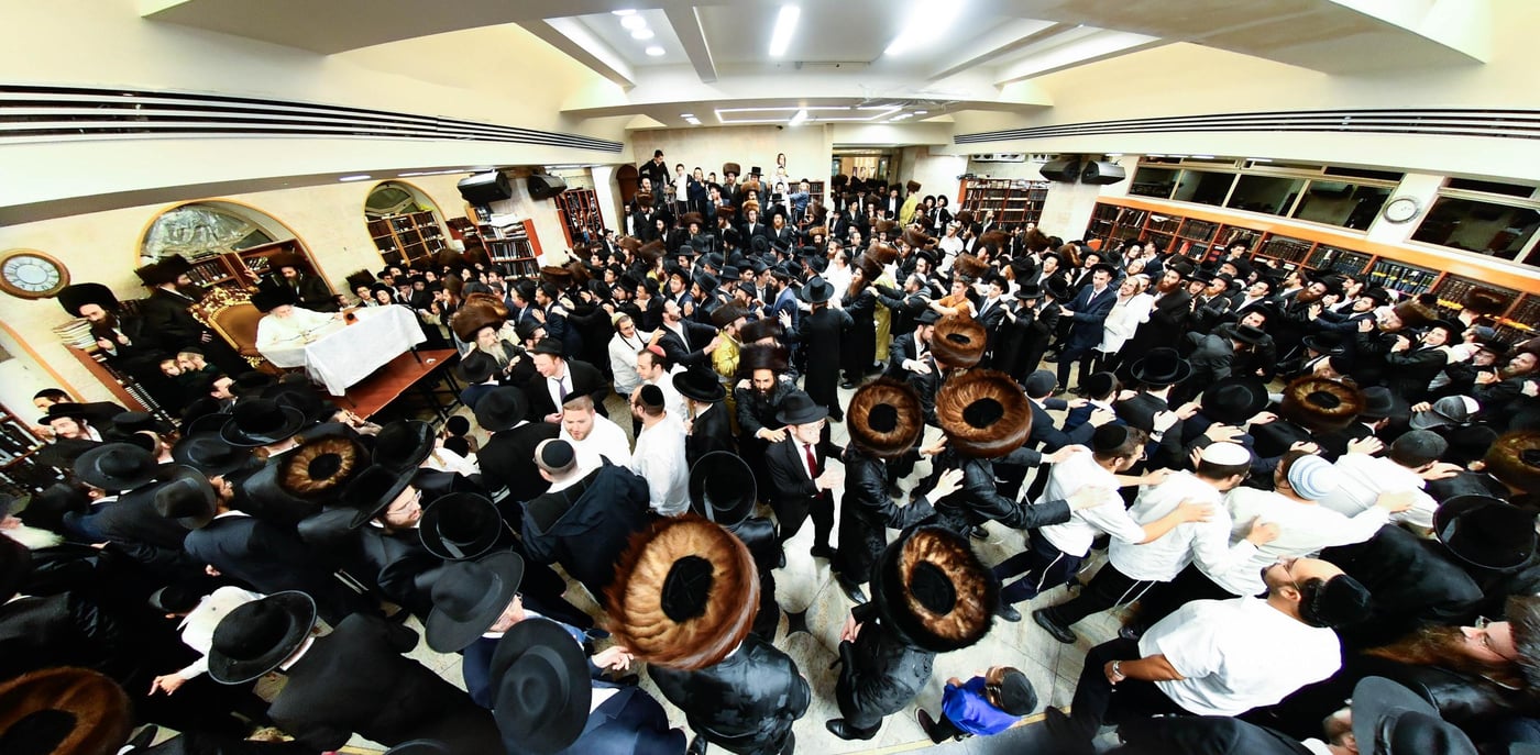 טיש חוה"מ סוכות אצל הגרי"מ מורגנשטרן