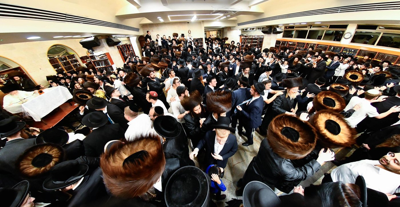 טיש חוה"מ סוכות אצל הגרי"מ מורגנשטרן