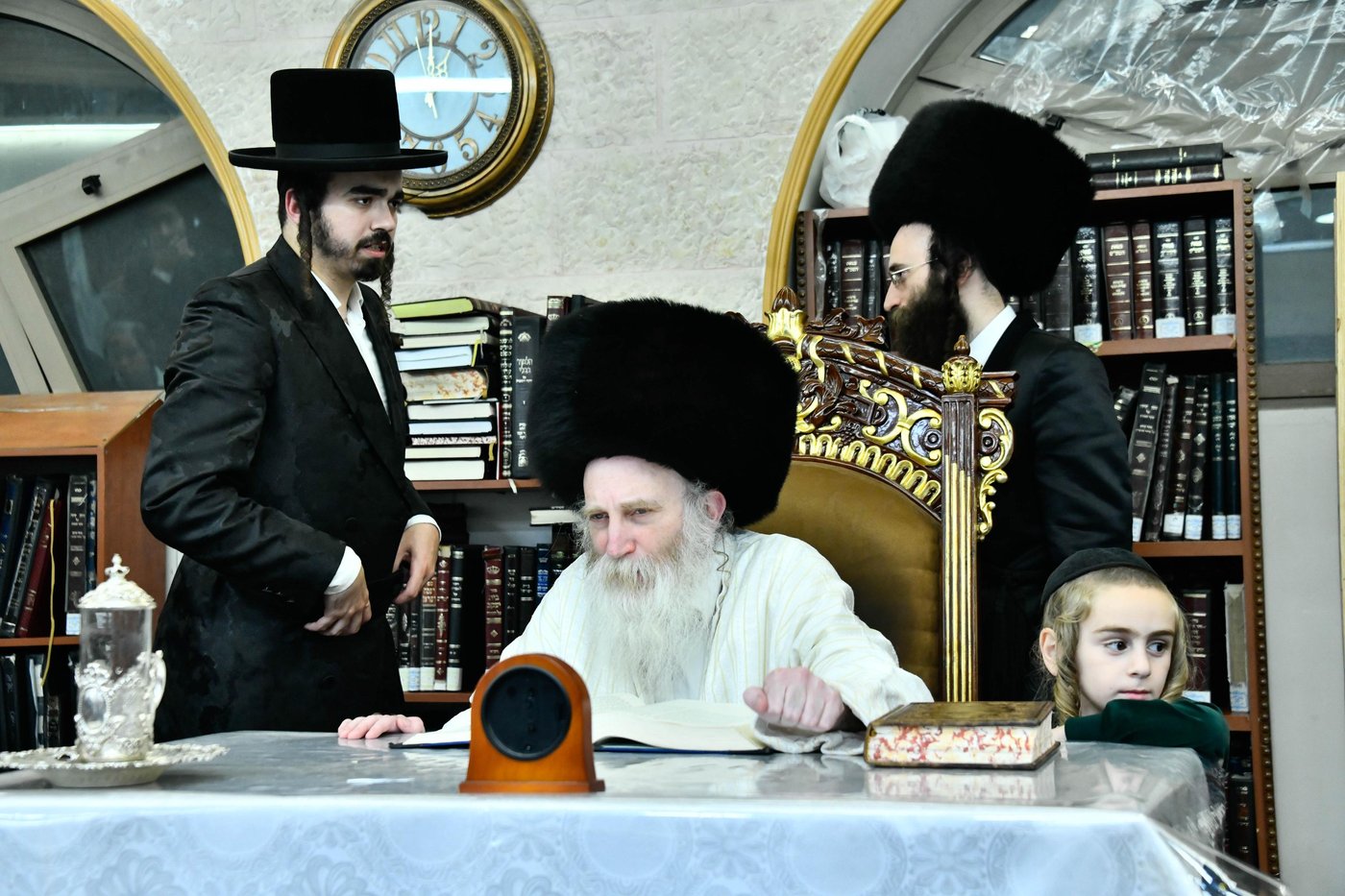 טיש חוה"מ סוכות אצל הגרי"מ מורגנשטרן