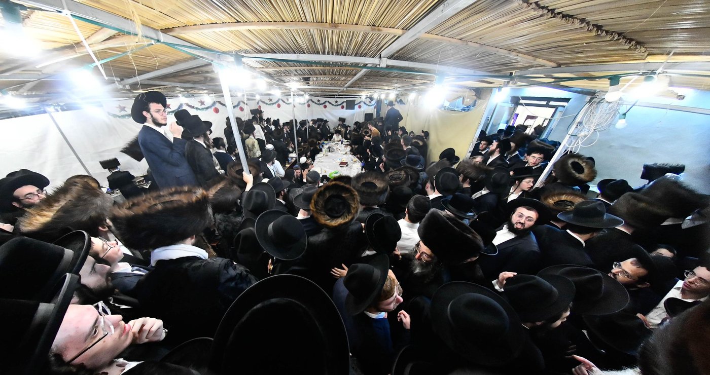 טיש חוה"מ סוכות אצל הגרי"מ מורגנשטרן