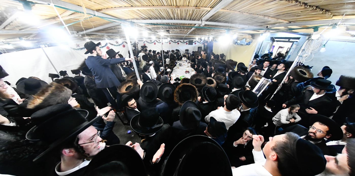 טיש חוה"מ סוכות אצל הגרי"מ מורגנשטרן