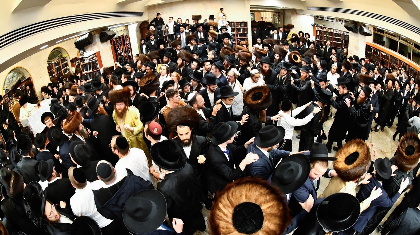 טיש חוה"מ סוכות אצל הגרי"מ מורגנשטרן