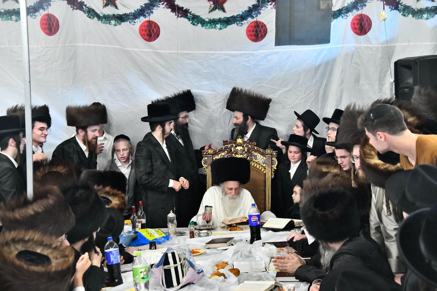 טיש חוה"מ סוכות אצל הגרי"מ מורגנשטרן