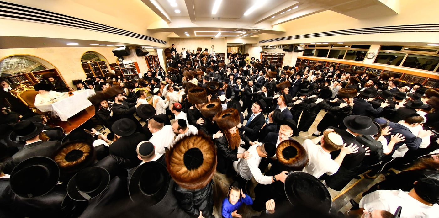 טיש חוה"מ סוכות אצל הגרי"מ מורגנשטרן