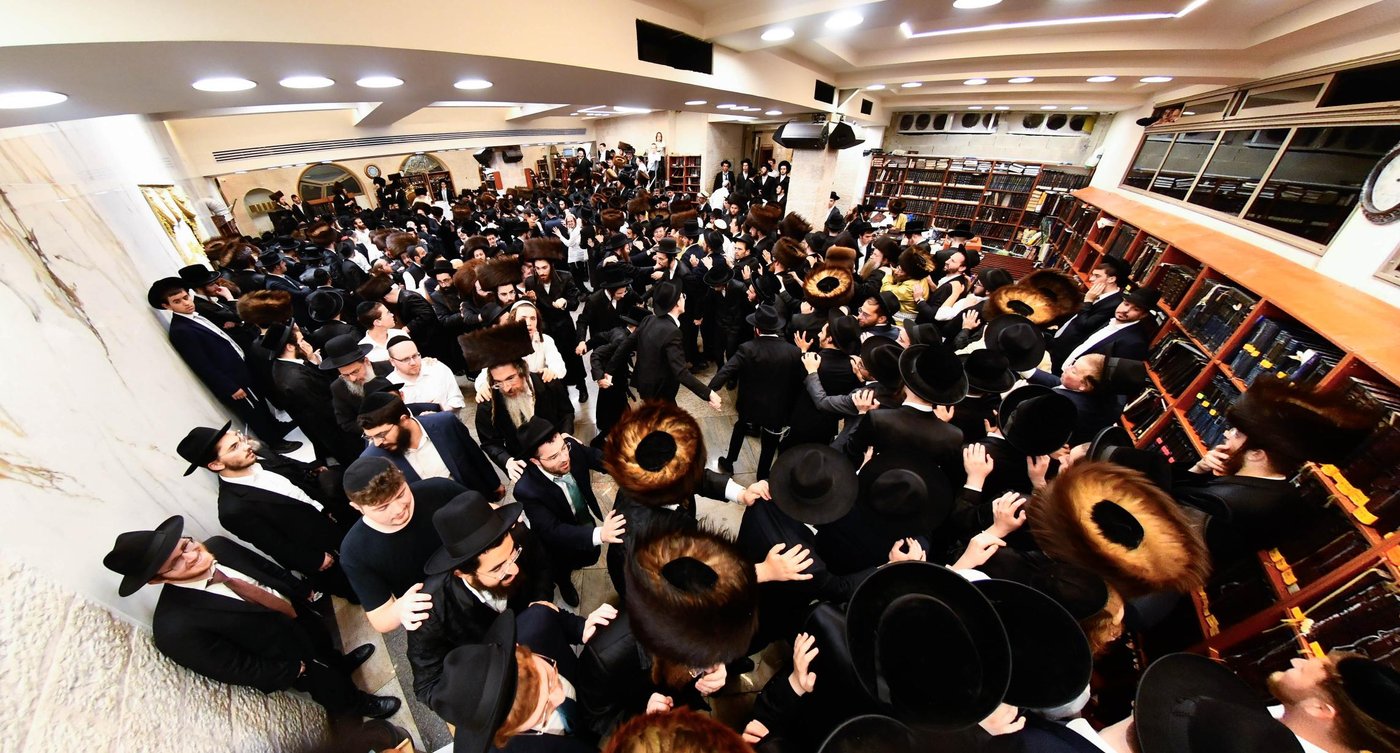 טיש חוה"מ סוכות אצל הגרי"מ מורגנשטרן