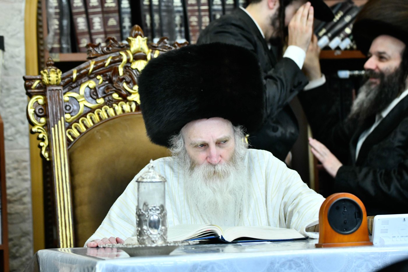 טיש חוה"מ סוכות אצל הגרי"מ מורגנשטרן