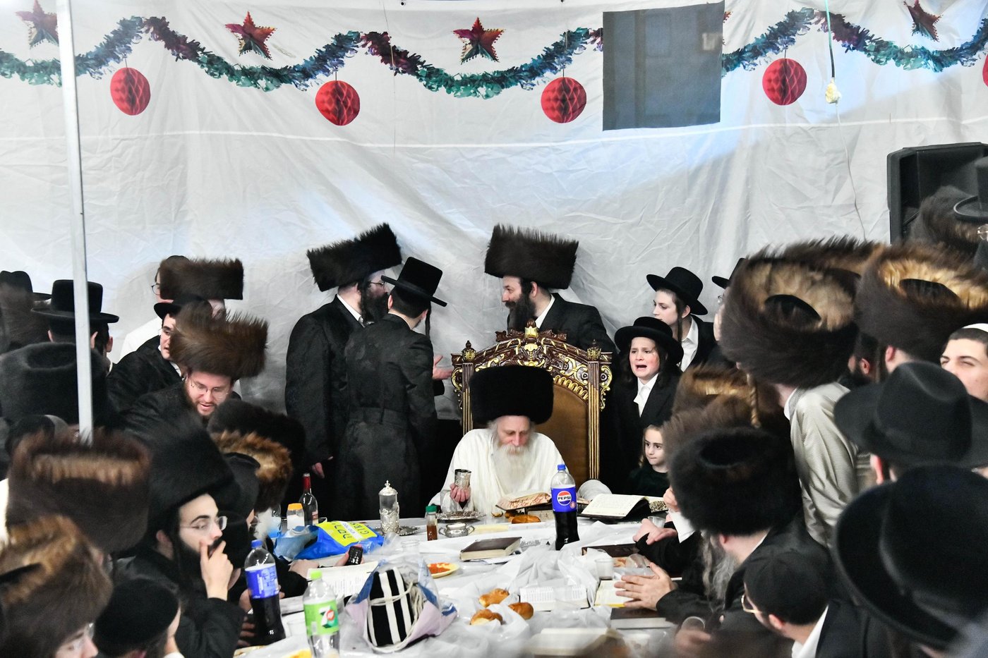 טיש חוה"מ סוכות אצל הגרי"מ מורגנשטרן