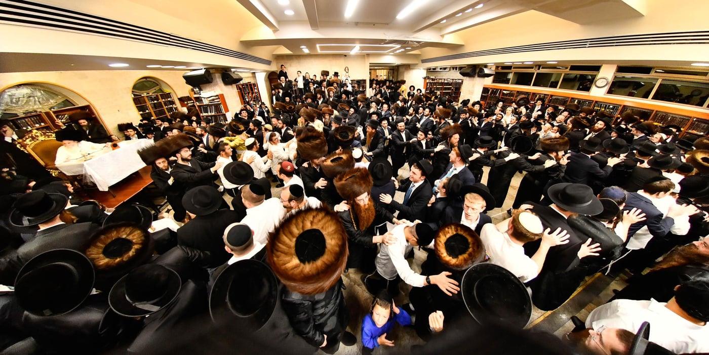 טיש חוה"מ סוכות אצל הגרי"מ מורגנשטרן