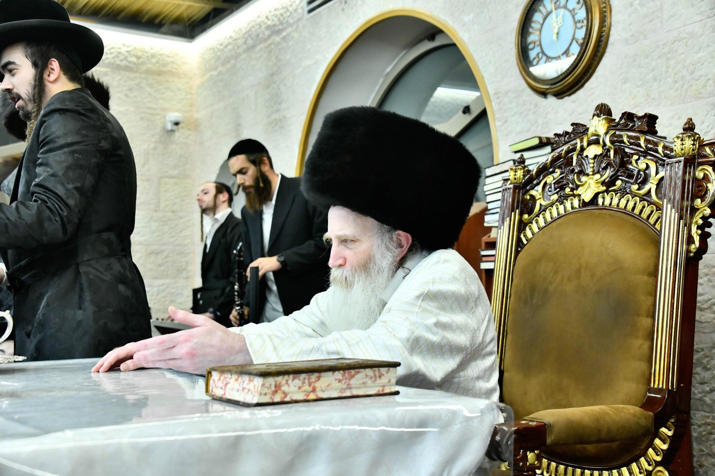 טיש חוה"מ סוכות אצל הגרי"מ מורגנשטרן