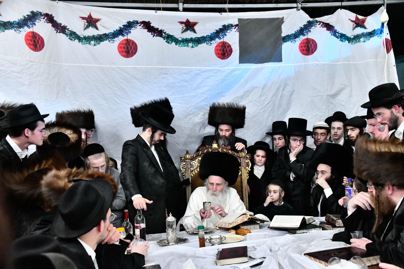 טיש חוה"מ סוכות אצל הגרי"מ מורגנשטרן