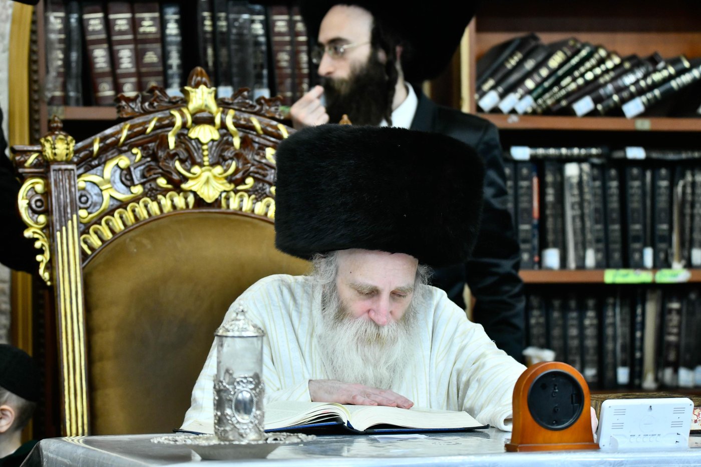 טיש חוה"מ סוכות אצל הגרי"מ מורגנשטרן