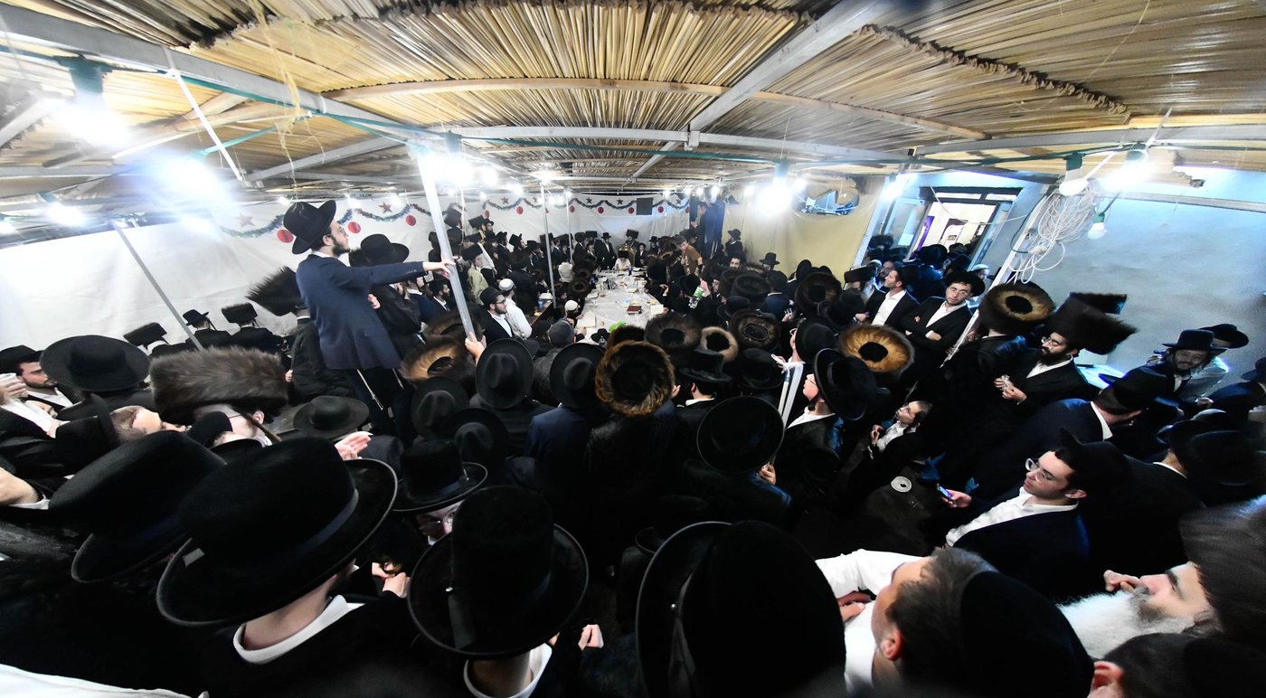 טיש חוה"מ סוכות אצל הגרי"מ מורגנשטרן