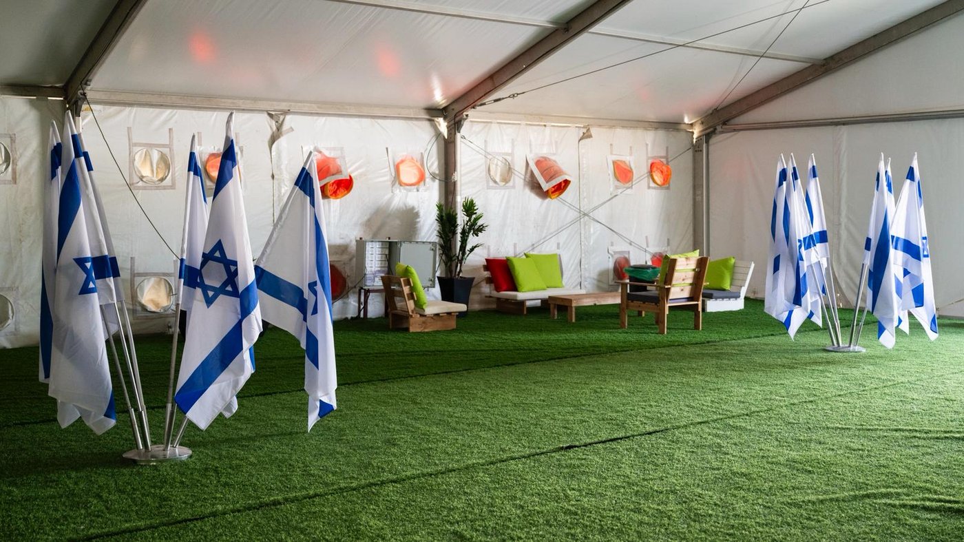 הכל כדי להשרות רוגע ושלווה: כך נראית נקודת הקליטה ברעים לשם יגיעו מחר החטופים