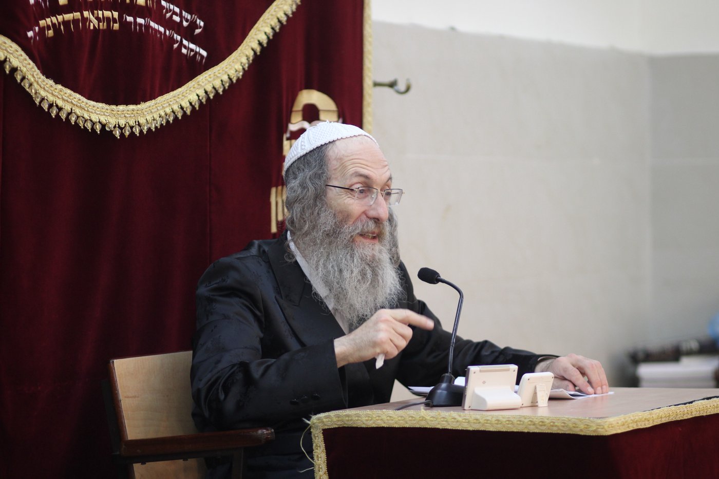 הגה"צ רבי אלימלך בידרמן בשיעור תורה בחוה"מ סוכות