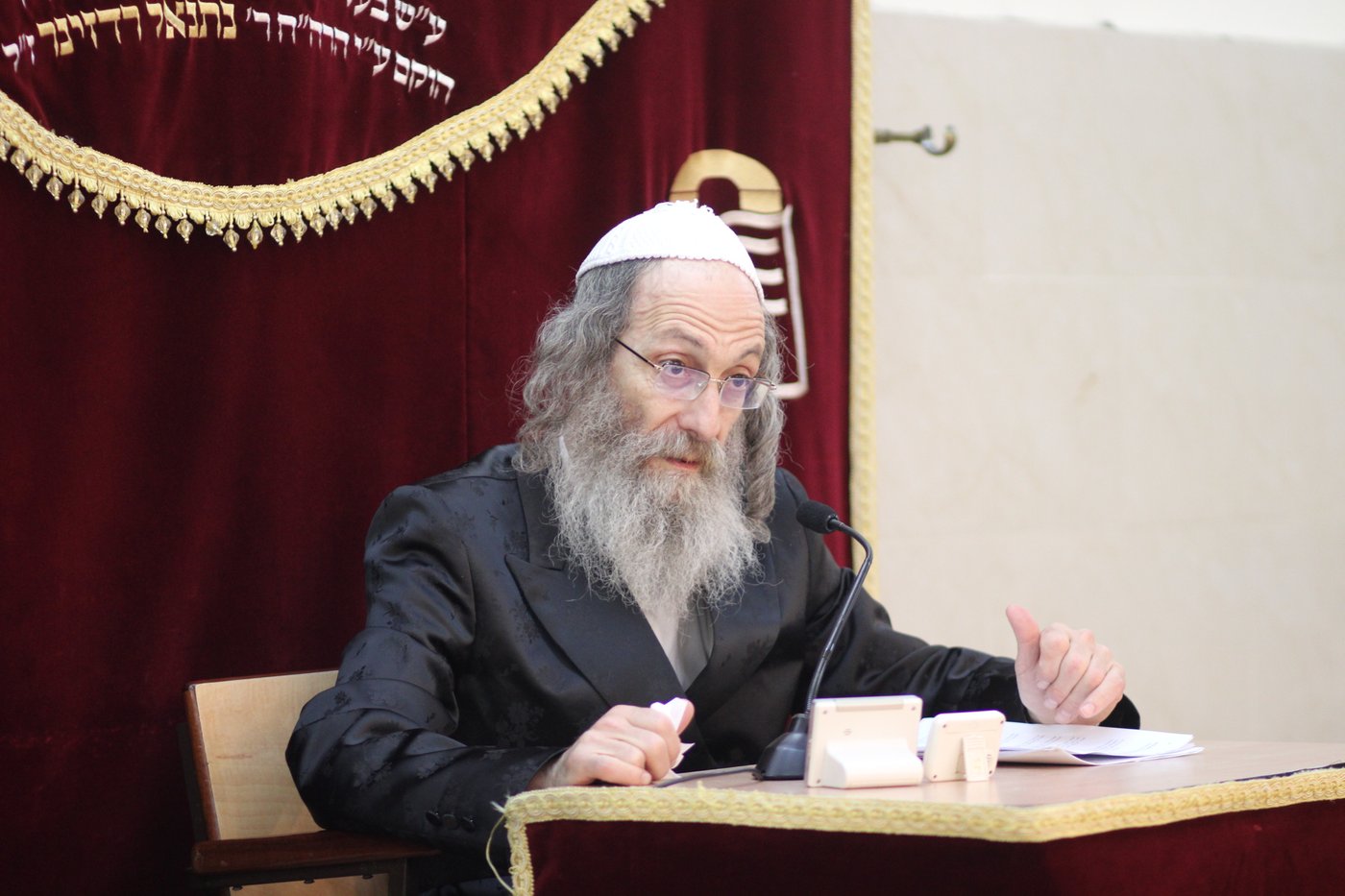 הגה"צ רבי אלימלך בידרמן בשיעור תורה בחוה"מ סוכות