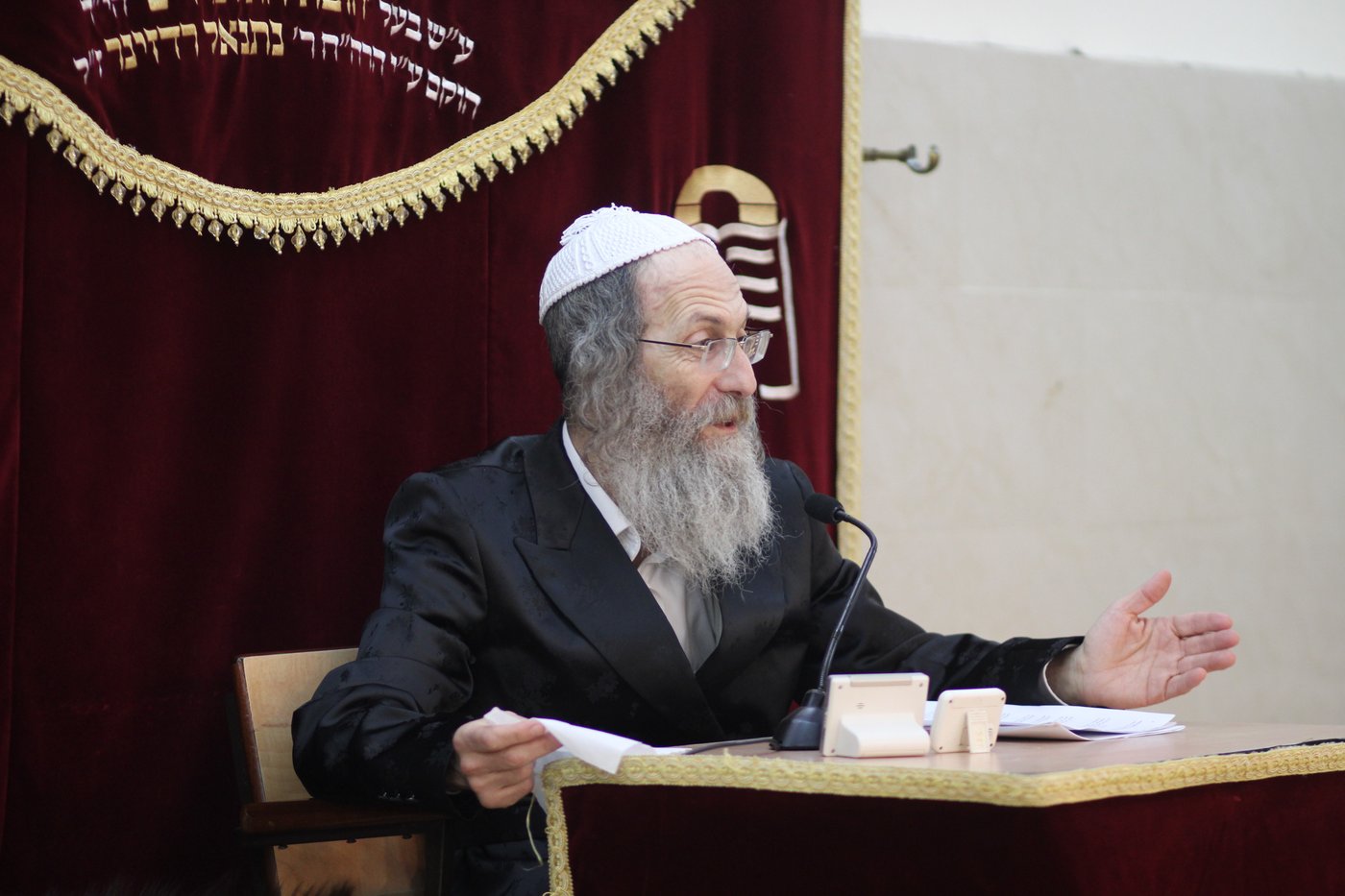 הגה"צ רבי אלימלך בידרמן בשיעור תורה בחוה"מ סוכות