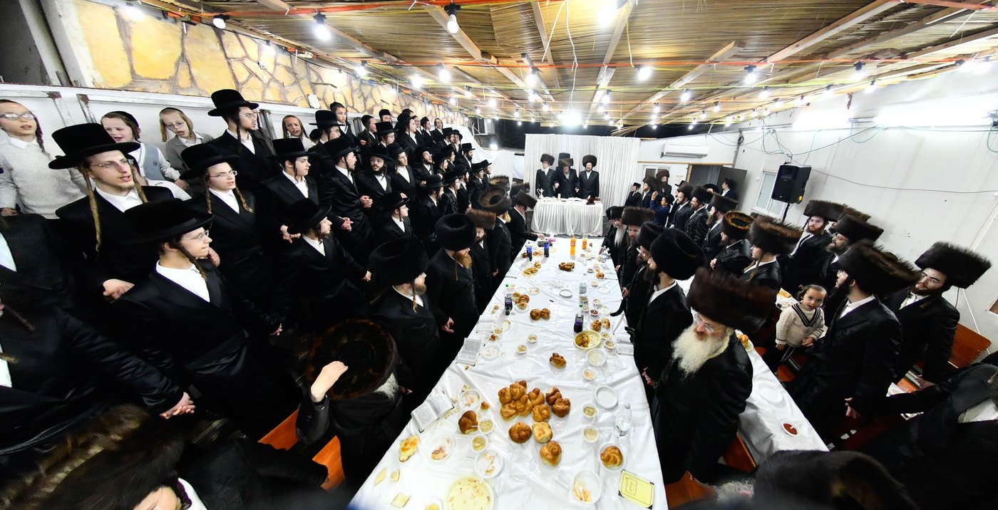 טיש חוה"מ סוכות בחצה"ק זוועהיל