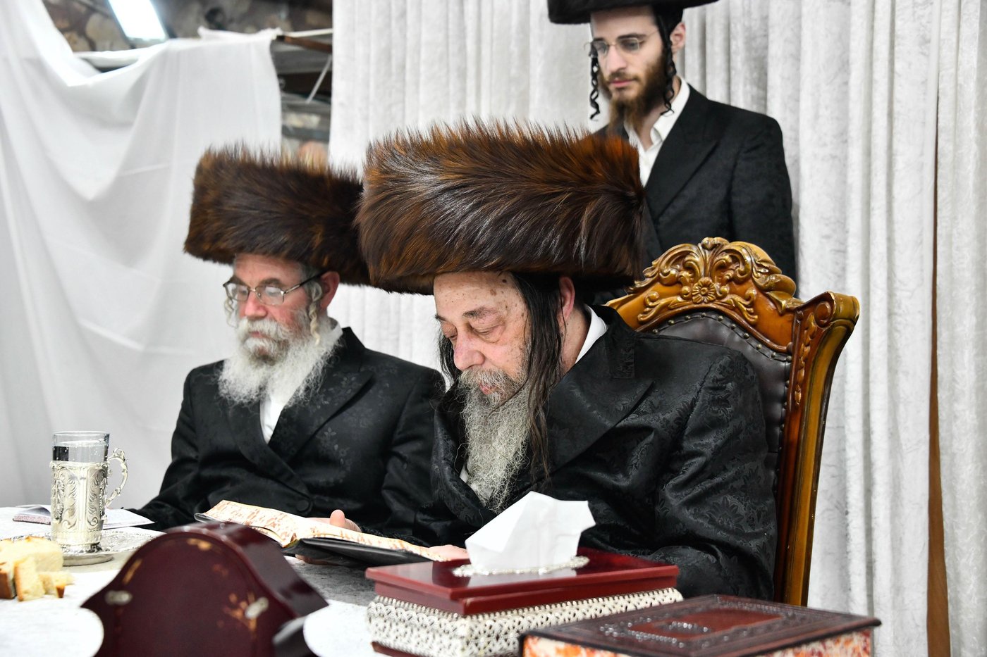 טיש חוה"מ סוכות בחצה"ק זוועהיל