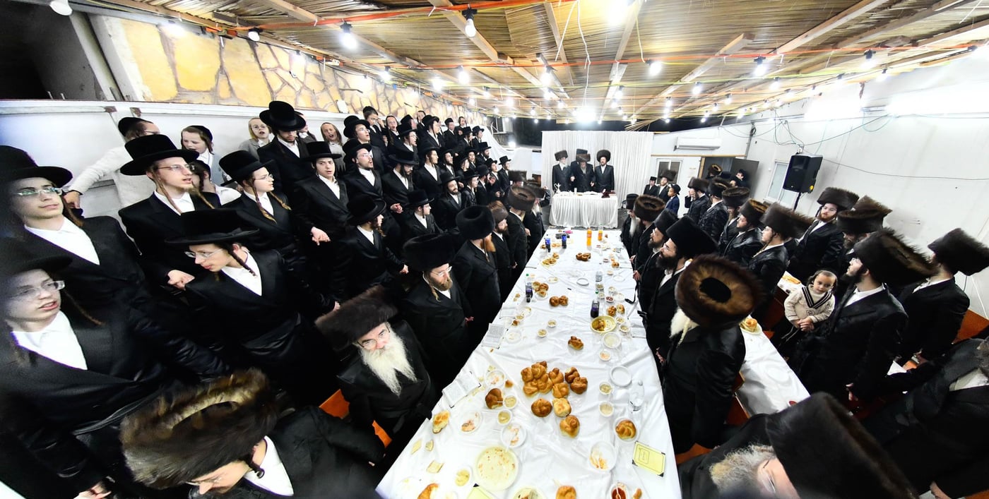 טיש חוה"מ סוכות בחצה"ק זוועהיל