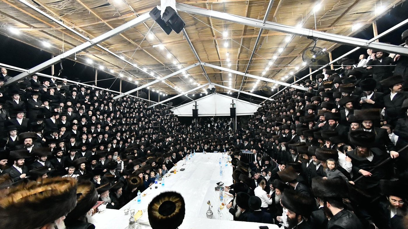 האדמו"ר מביאלה בטיש חול המועד סוכות