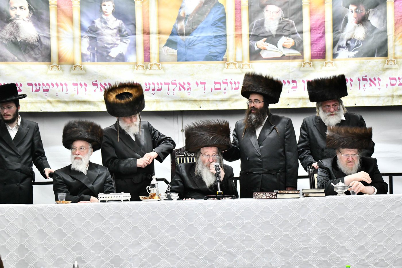 האדמו"ר מביאלה בטיש חול המועד סוכות