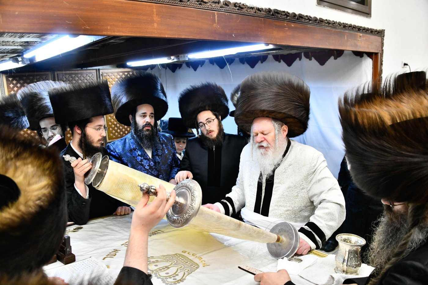 האדמו"ר מפרמישלאן בקריאת משנה תורה