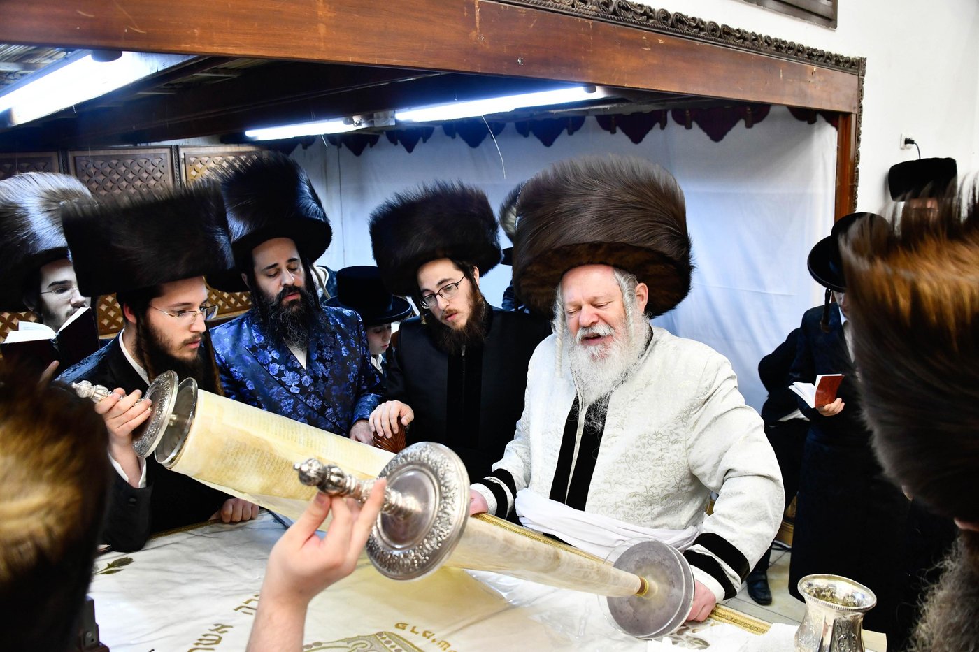 האדמו"ר מפרמישלאן בקריאת משנה תורה