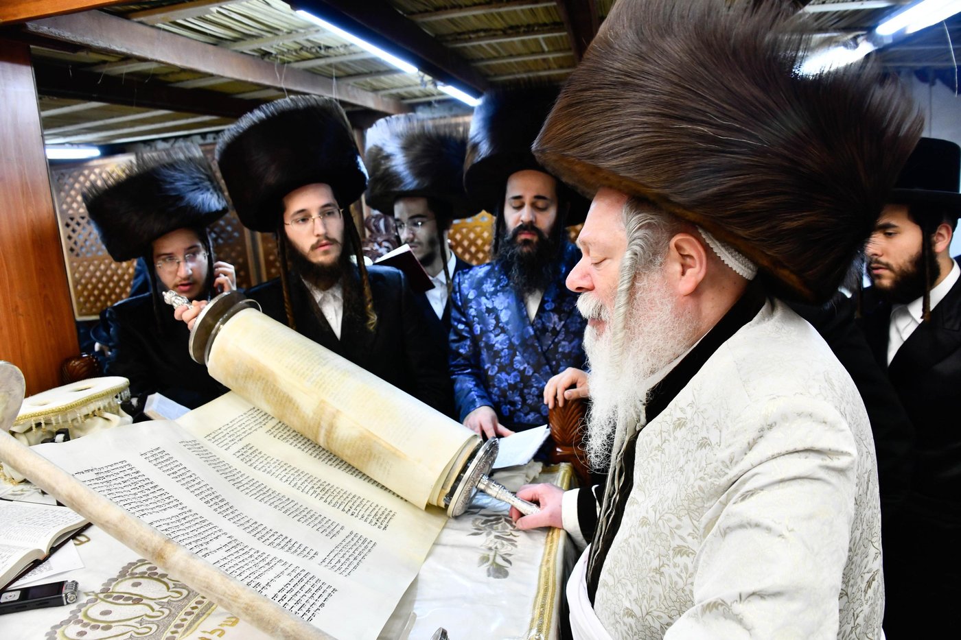 האדמו"ר מפרמישלאן בקריאת משנה תורה